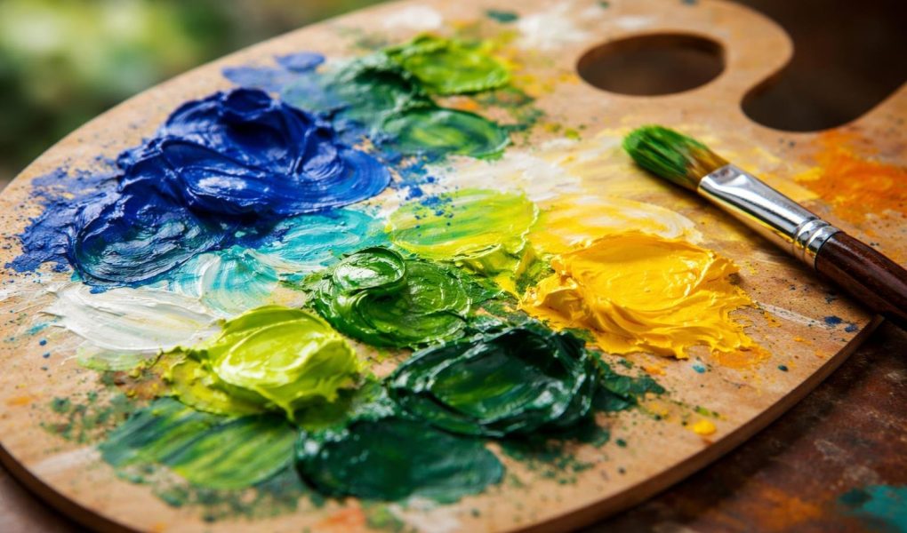 palette-peinture-couleurs-vives-pinceau